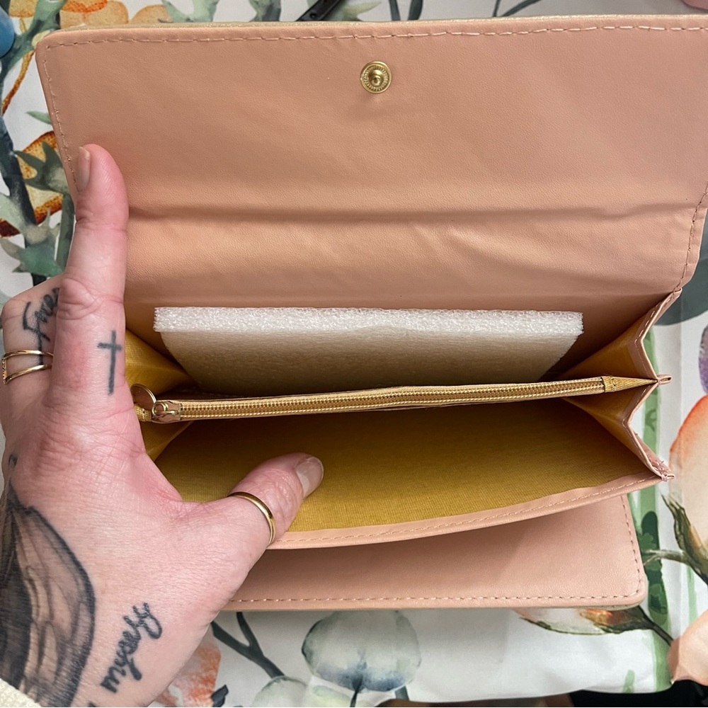 Gold Quilted Wallet - Picture 3 of 7